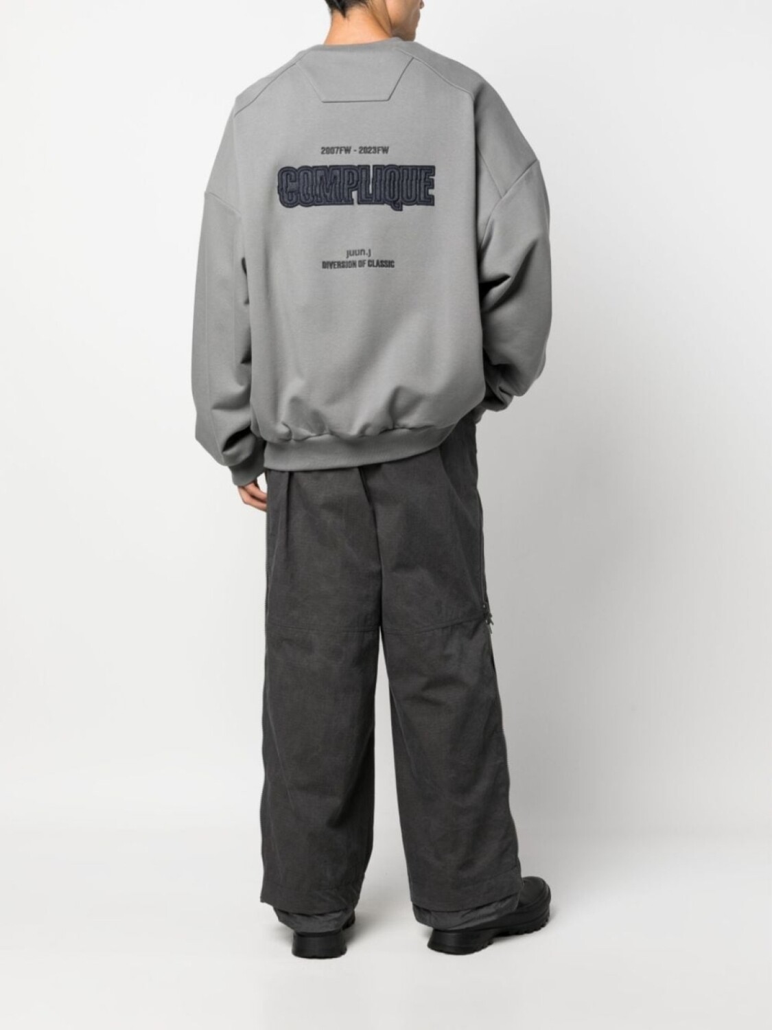 Juun.J толстовка с вышитым логотипом, серый
Juun.J толстовка с вышитым логотипом, серый