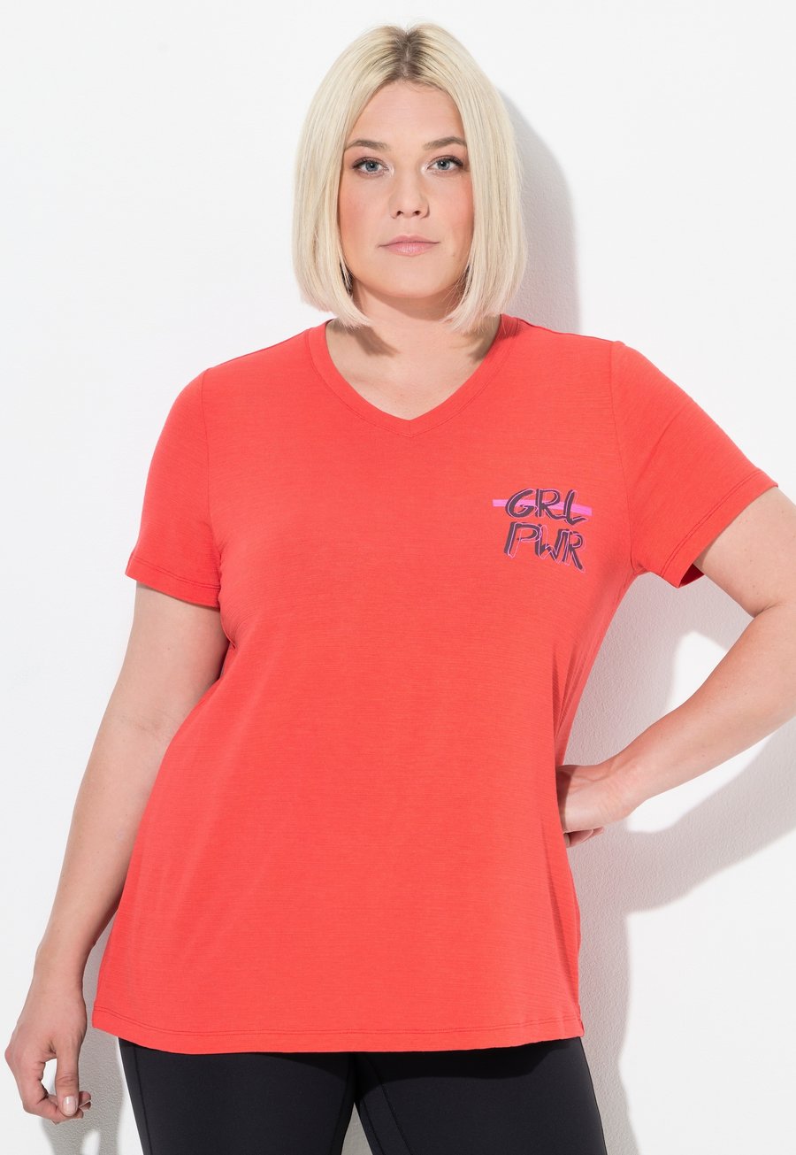 Футболка Ulla Popken FUNKTIONS-CUT-OUTS V-AUSSCHNITT HALBARM, Hibiscus Red/Red, Красный, Футболка Ulla Popken FUNKTIONS-CUT-OUTS V-AUSSCHNITT HALBARM, Hibiscus Red/Red
Футболка Ulla Popken FUNKTIONS-CUT-OUTS V-AUSSCHNITT HALBARM, Hibiscus Red/Red, Красный, Футболка Ulla Popken FUNKTIONS-CUT-OUTS V-AUSSCHNITT HALBARM, Hibiscus Red/Red