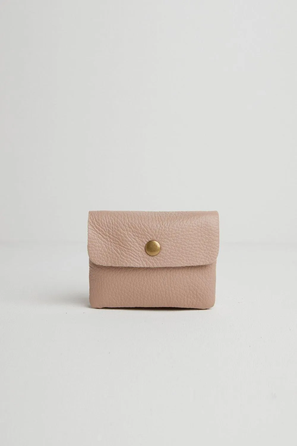 Маленький кожаный кошелек Betsy & Floss, розовый
Маленький кожаный кошелек Betsy & Floss, розовый