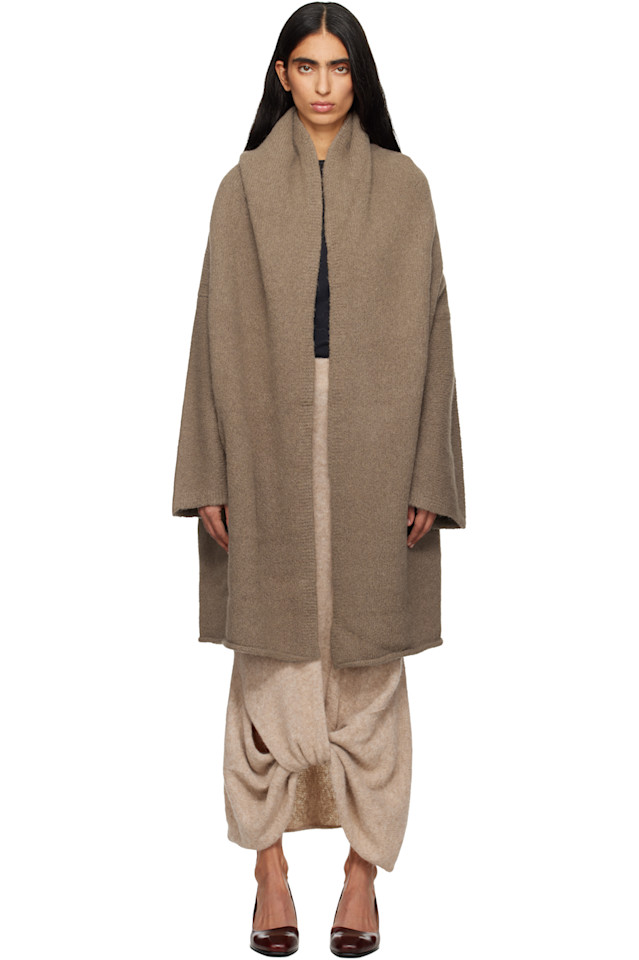 Lauren Manoogian Бежевое пальто-капоте
Lauren Manoogian Бежевое пальто-капоте