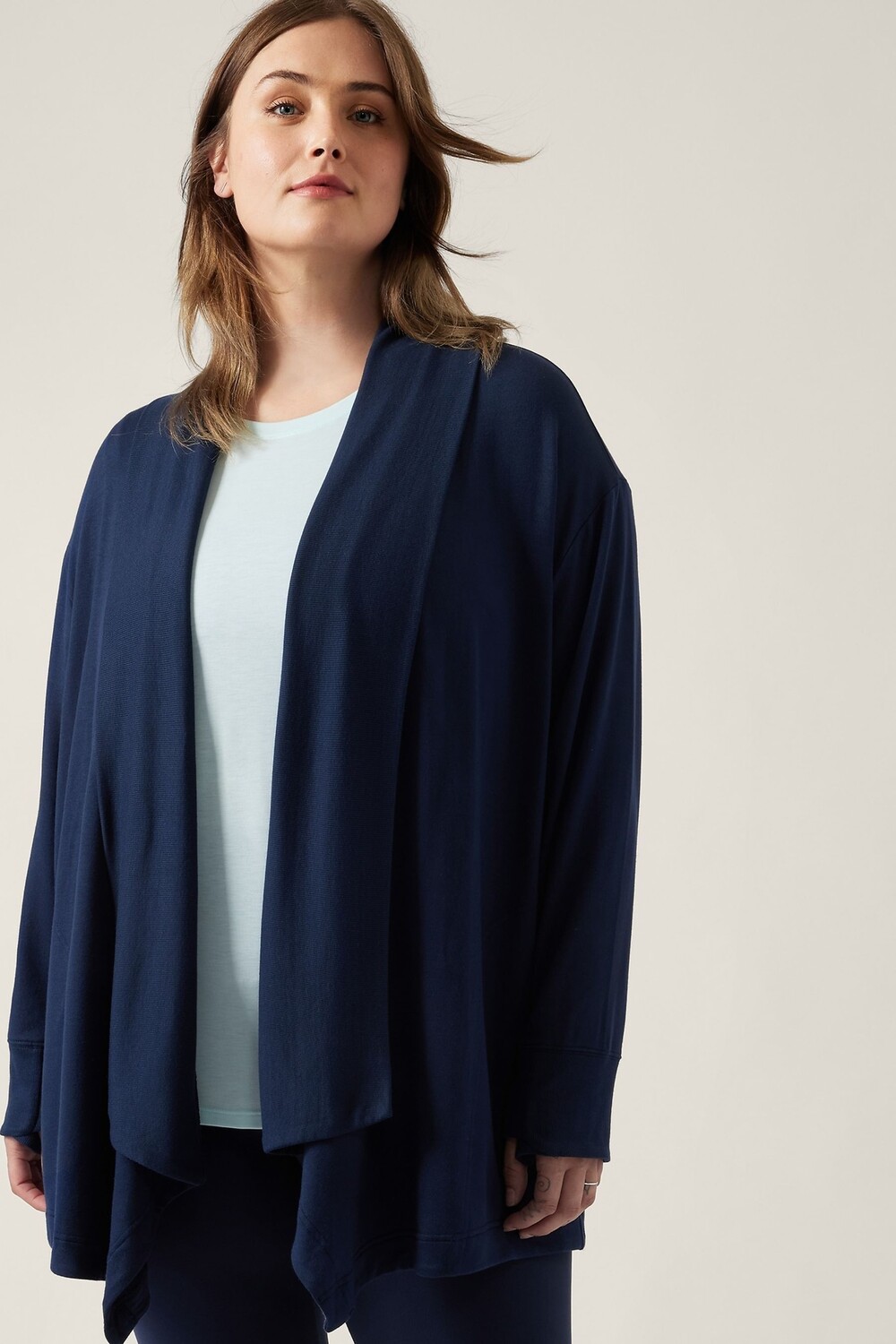 Длинный кардиган выреза-конверта Athleta, синий
Длинный кардиган выреза-конверта Athleta, синий