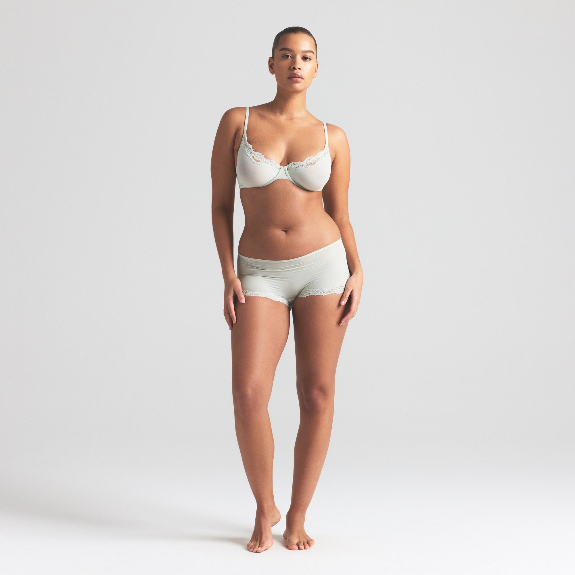 Объемный бюстгальтер без подкладки SKIMS FITS EVERYBODY LACE, цвет spearmint
Объемный бюстгальтер без подкладки SKIMS FITS EVERYBODY LACE, цвет spearmint