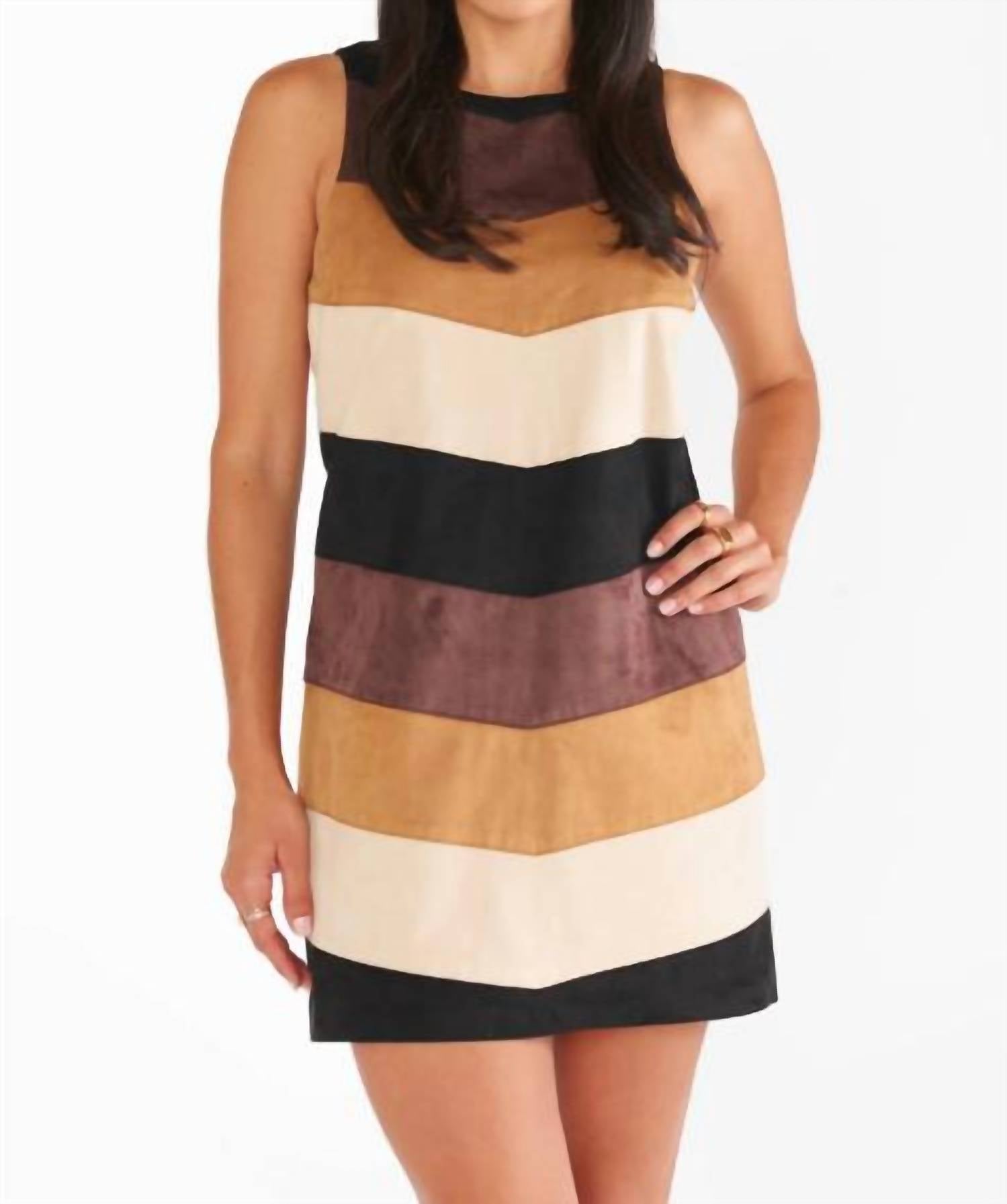 Модное мини-платье из искусственной замши с шевроном Show Me Your Mumu, цвет faux suede chevron
Модное мини-платье из искусственной замши с шевроном Show Me Your Mumu, цвет faux suede chevron