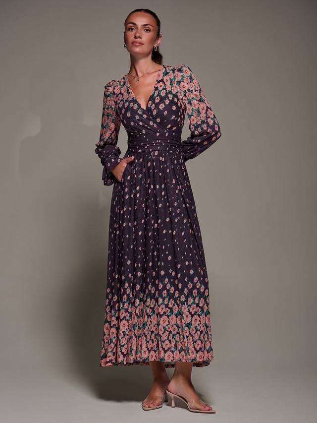 Флоральный миди-платье с зеркальным сетчатым узором Jolie Moi, Purple Floral
Флоральный миди-платье с зеркальным сетчатым узором Jolie Moi, Purple Floral