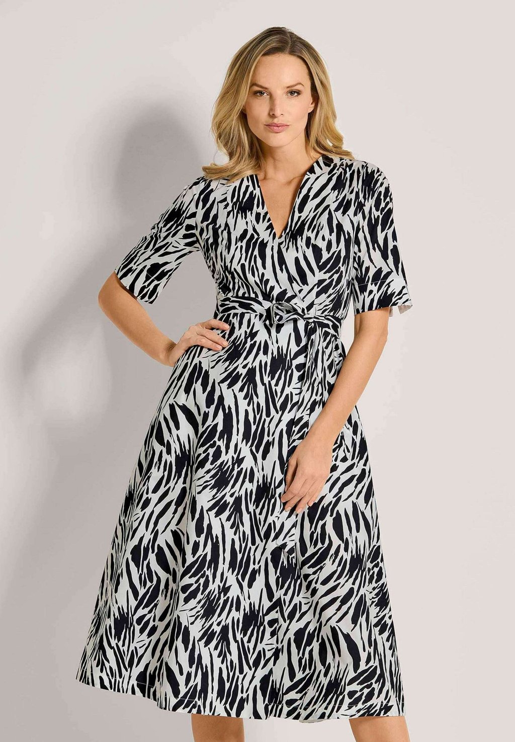 Повседневное платье MADELEINE, черный
Повседневное платье MADELEINE, черный