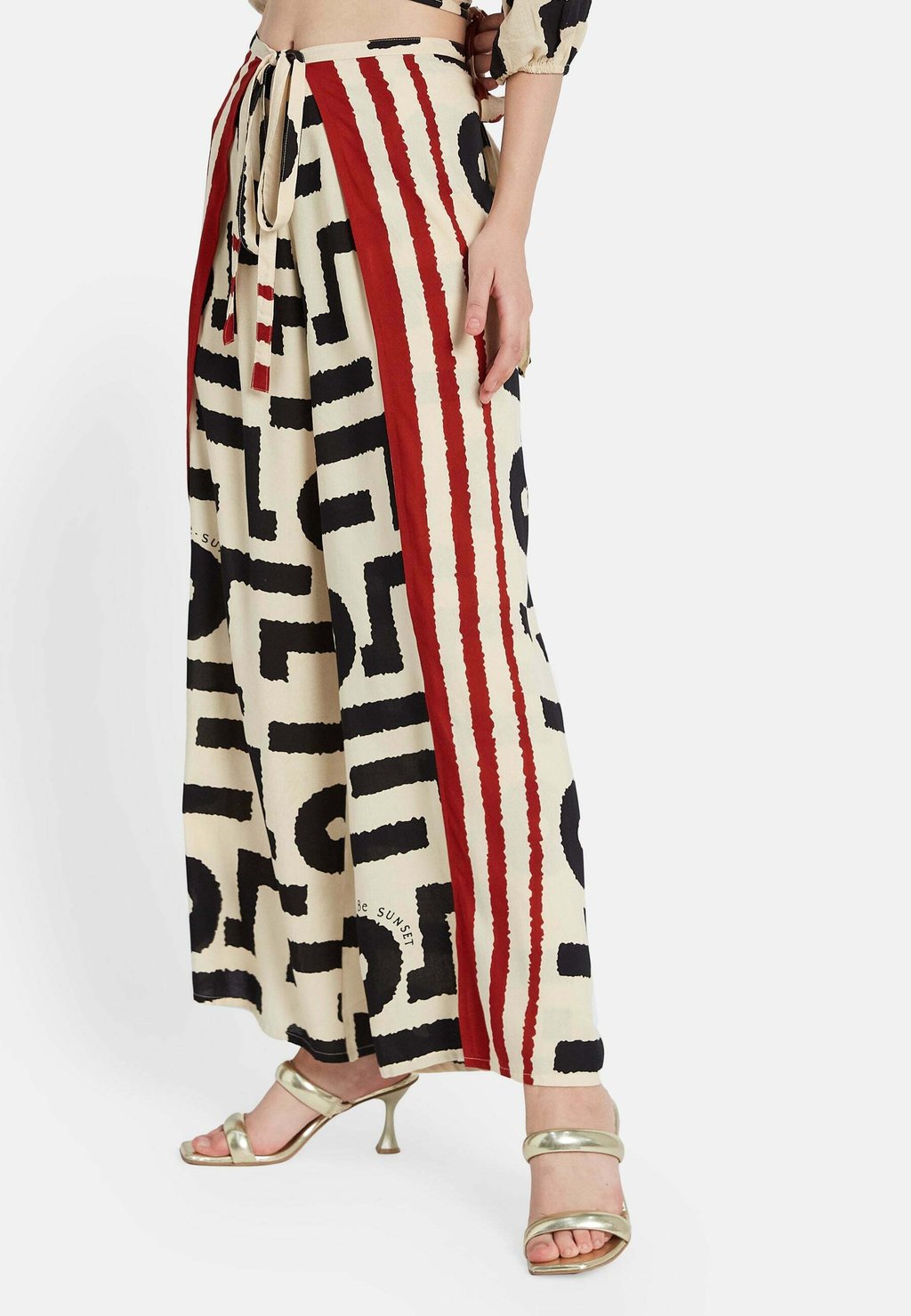 Пляжный аксессуар SHANEL Be Sunset, бежевый
Пляжный аксессуар SHANEL Be Sunset, бежевый