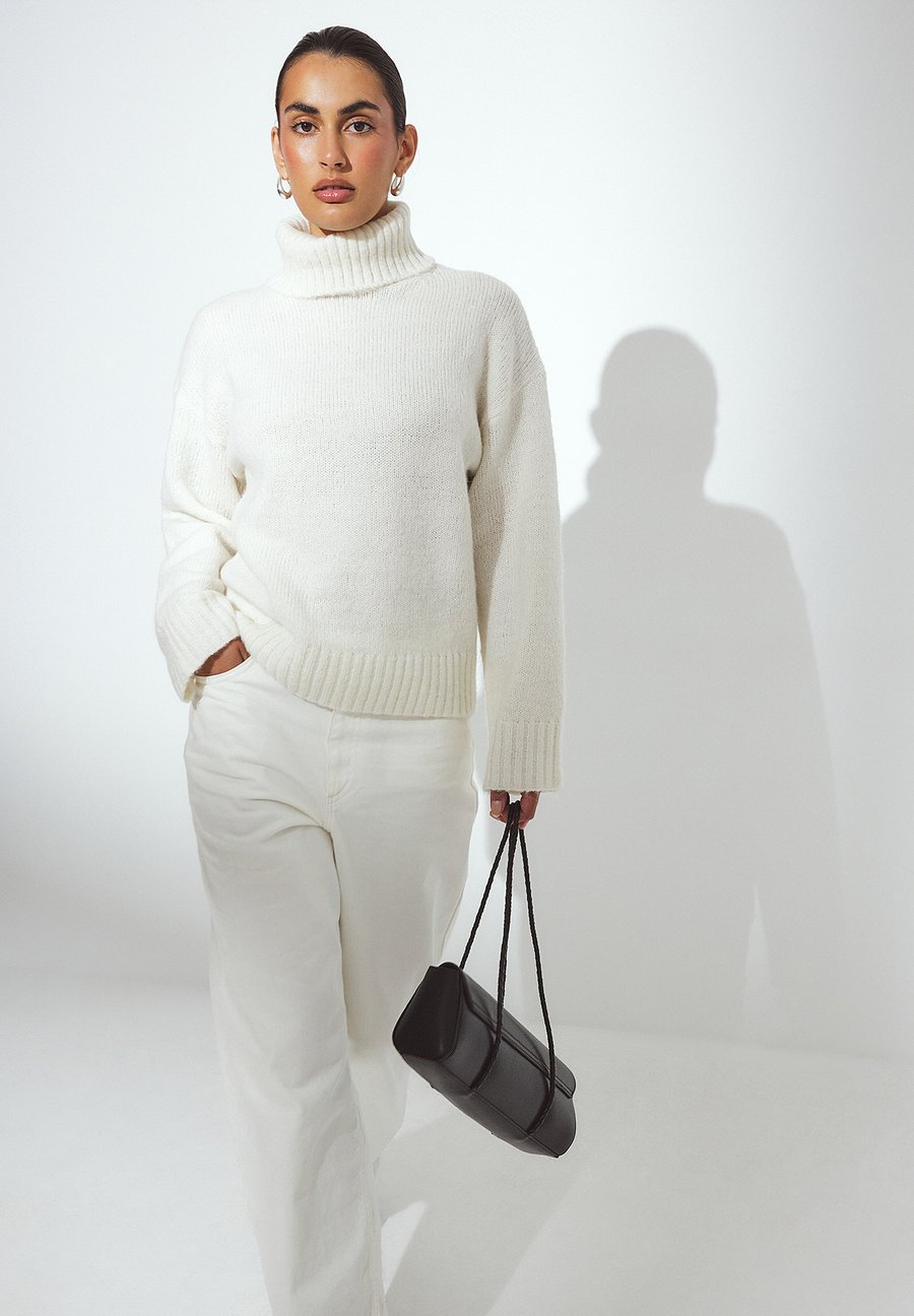 Джемпер NA-KD TURTLE NECK, Offwhite/Off-White
Джемпер NA-KD TURTLE NECK, Offwhite/Off-White