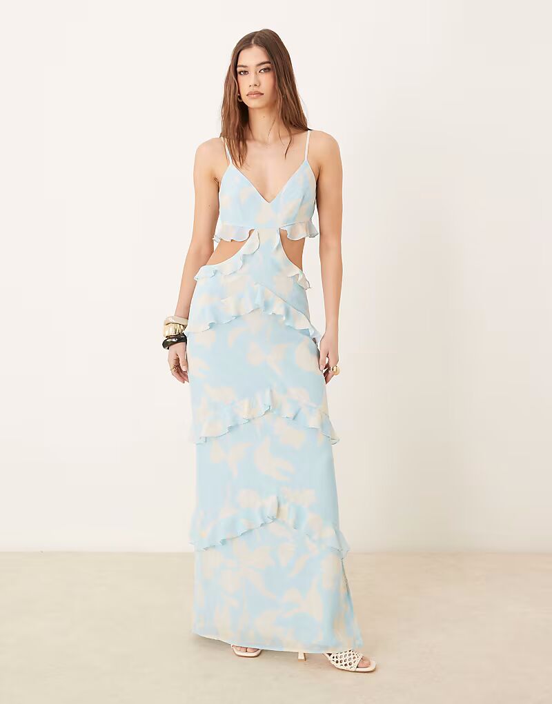 Платье макси Pretty Lavish с вырезом и оборками, большого размера, с синим цветочным принтом
Платье макси Pretty Lavish с вырезом и оборками, большого размера, с синим цветочным принтом