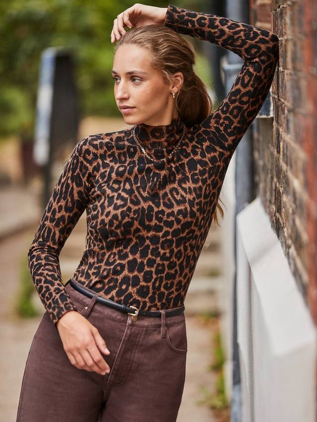 Топ с леопардовым принтом и высоким воротом Ro&Zo, Brown
Топ с леопардовым принтом и высоким воротом Ro&Zo, Brown