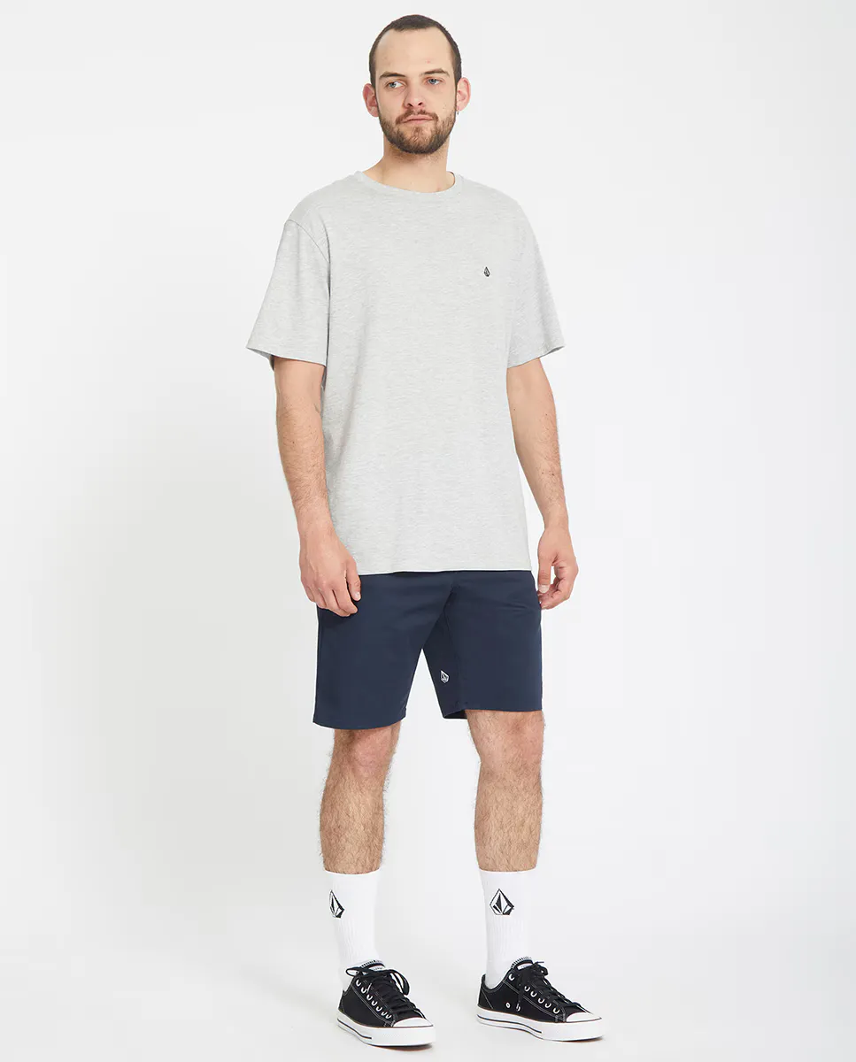 Мужские однотонные бермуды в стиле чинос Volcom, темно-синий 
Мужские однотонные бермуды в стиле чинос Volcom, темно-синий