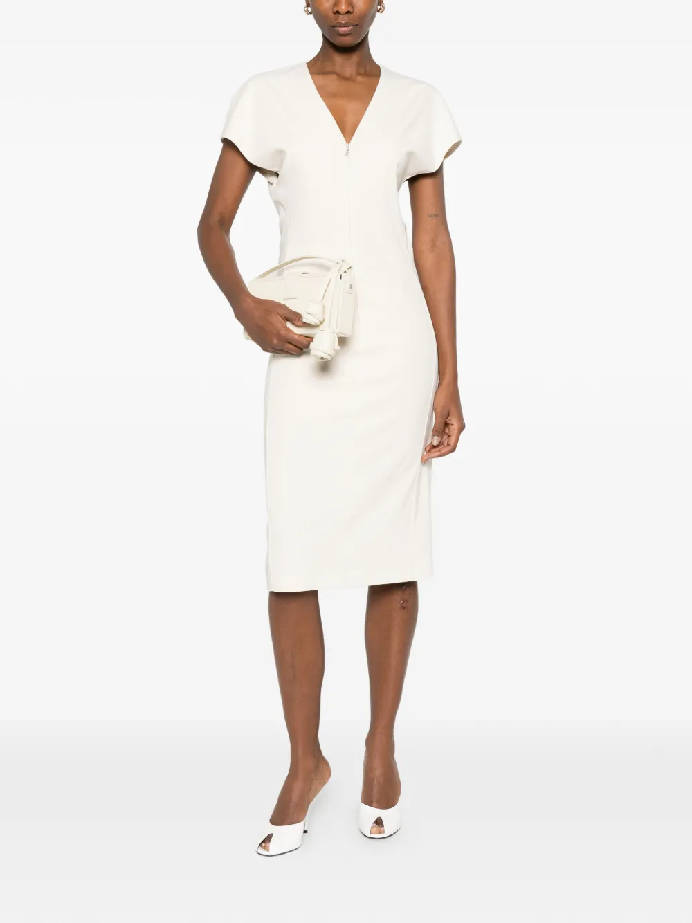 Платье с V-образным вырезом и короткими рукавами Patrizia Pepe, бежевый
Платье с V-образным вырезом и короткими рукавами Patrizia Pepe, бежевый