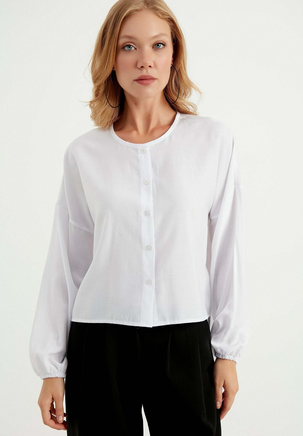 Блузка COLLARLESS Herita, цвет white
Блузка COLLARLESS Herita, цвет white