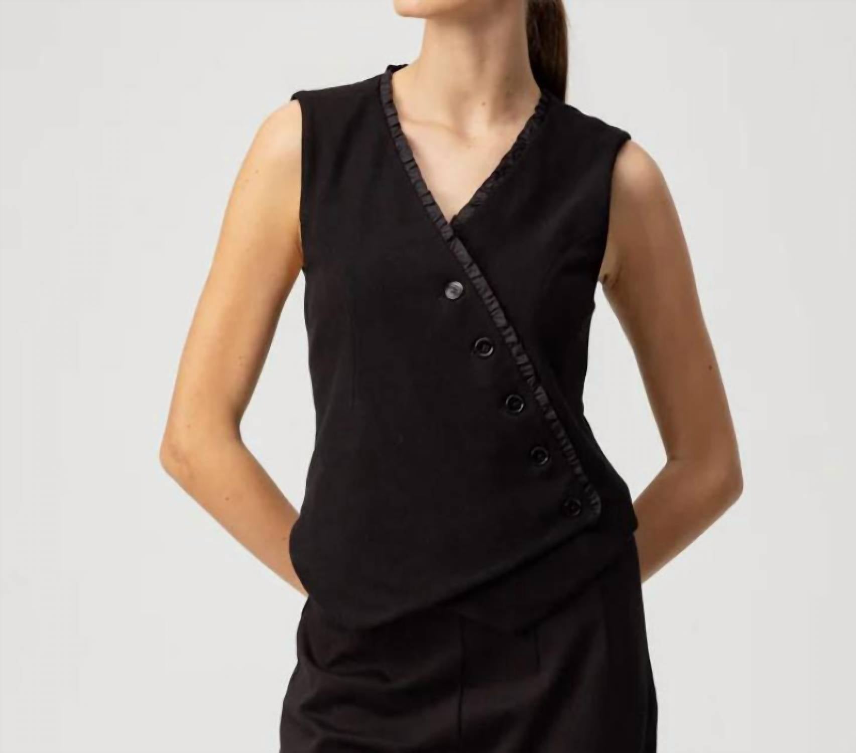 Тео жилет черный Sundays
Тео жилет черный Sundays