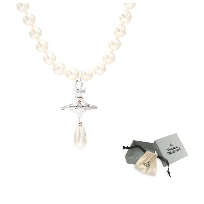 Ожерелье-чокер с одним рядом жемчуга и подвеской Vivienne Westwood
Ожерелье-чокер с одним рядом жемчуга и подвеской Vivienne Westwood