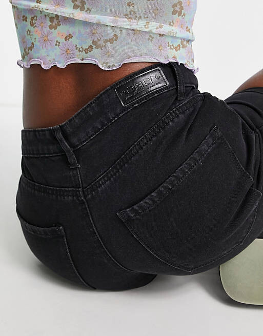 Черные джинсовые шорты для мам с низкой посадкой и закатанным краем Only Vega
Черные джинсовые шорты для мам с низкой посадкой и закатанным краем Only Vega