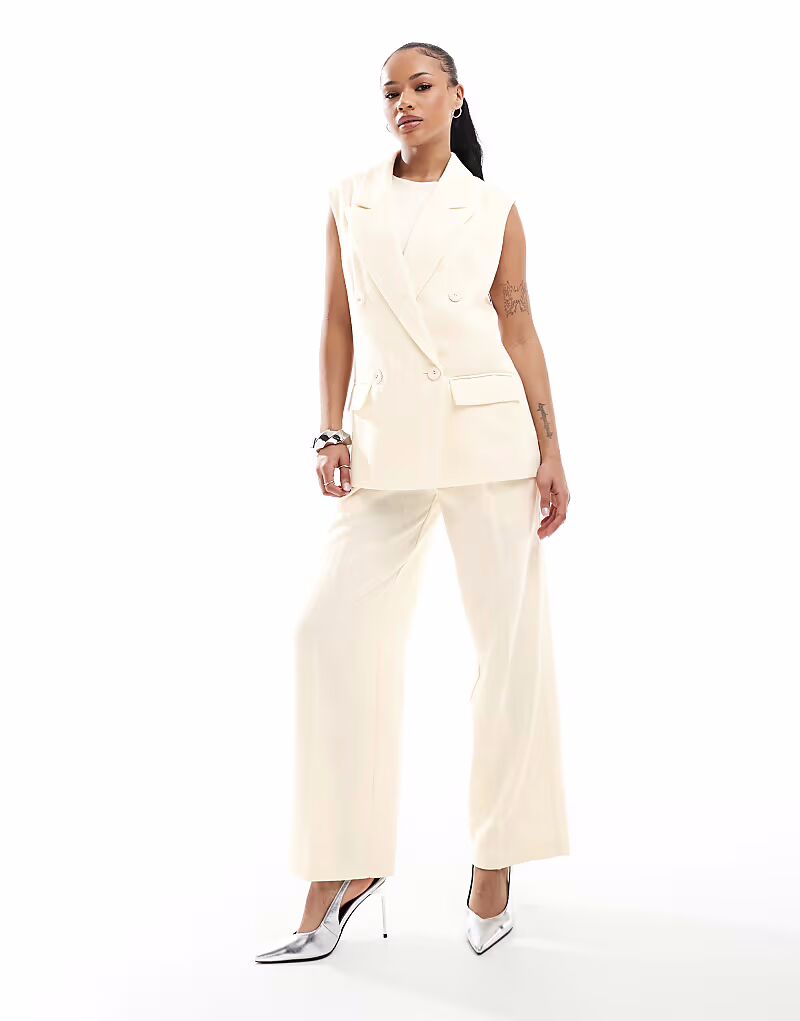 4th & Reckless Petite, приталенный удлиненный жилет без рукавов, кремово-желтый
4th & Reckless Petite, приталенный удлиненный жилет без рукавов, кремово-желтый