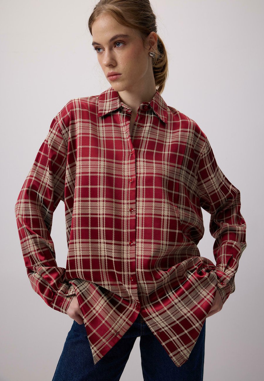 Блуза Touché Privé Button-down blouse, Red
Блуза Touché Privé Button-down blouse, Red