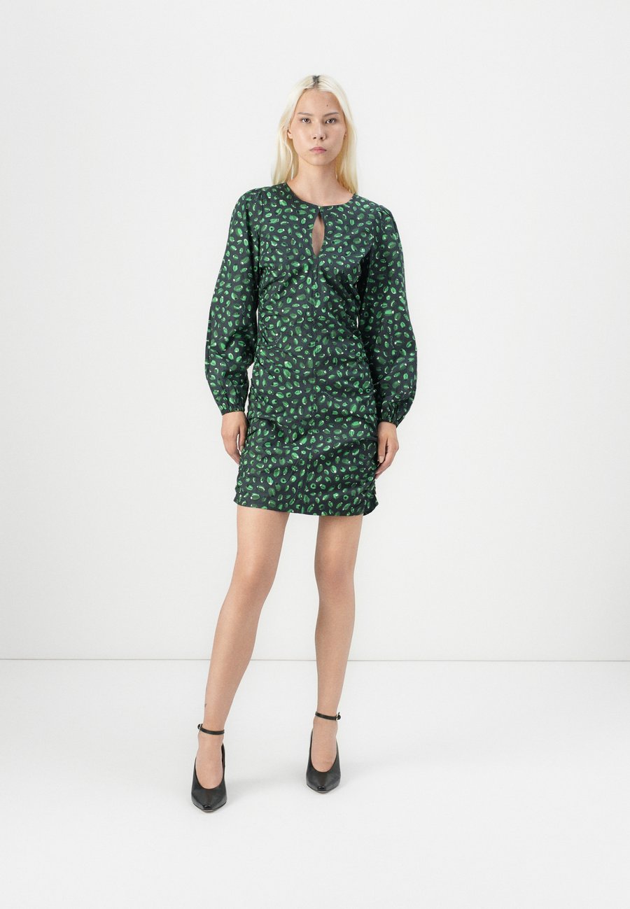 Платье Fabienne Chapot MAARTJE DRESS, Creme Brulee/Green/Black
Платье Fabienne Chapot MAARTJE DRESS, Creme Brulee/Green/Black