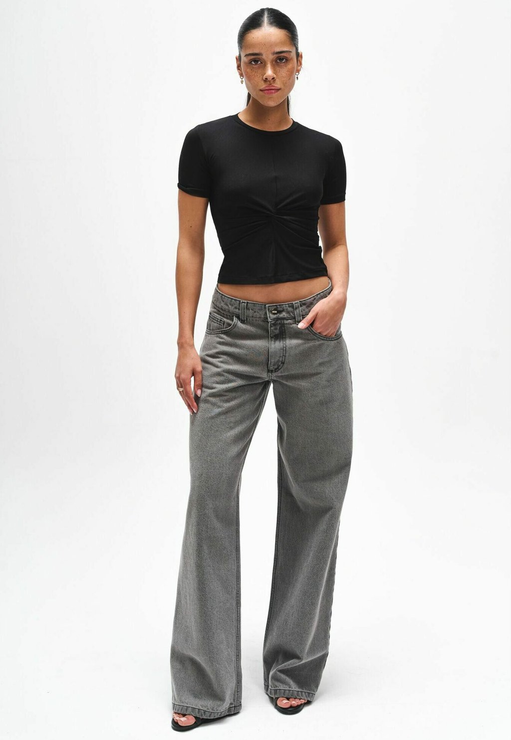 Джинсы свободного кроя Benu, цвет Grey Denim
Джинсы свободного кроя Benu, цвет Grey Denim