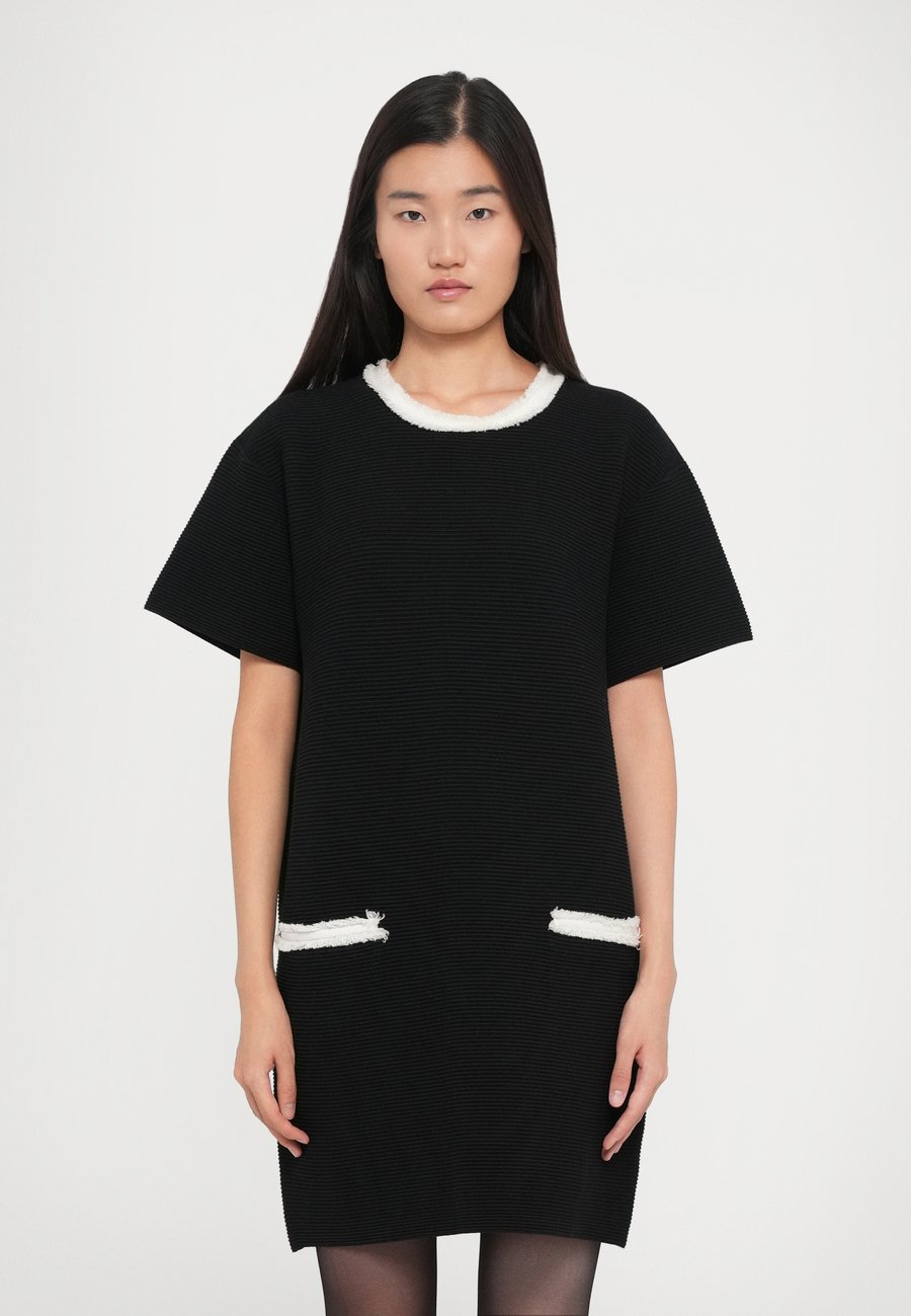 Платье Emporio Armani DRESS, Black/White/Black
Платье Emporio Armani DRESS, Black/White/Black