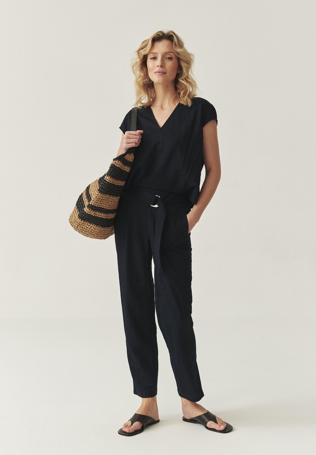 Комбинезон KORIS TATUUM, темно-синий
Комбинезон KORIS TATUUM, темно-синий