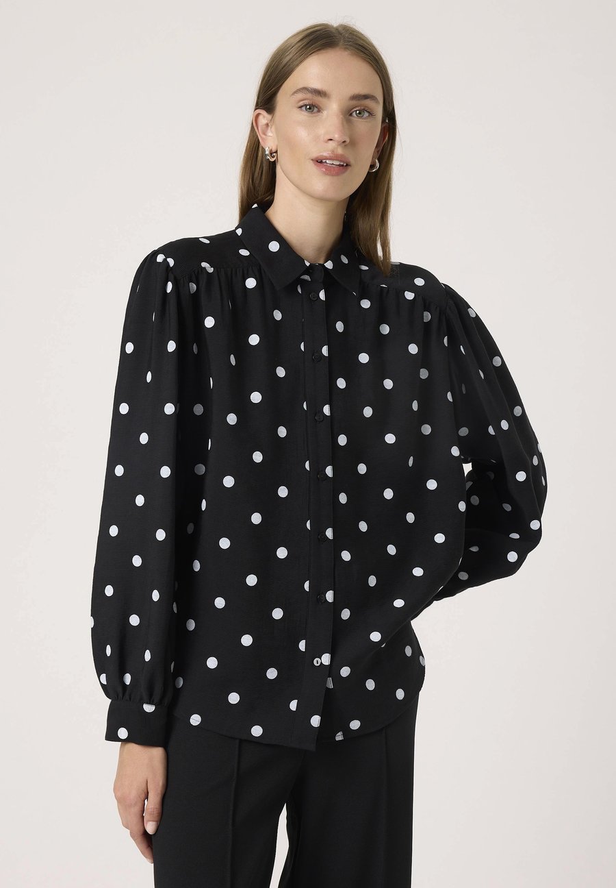 Блуза Soaked in Luxury Button-down blouse, Black/White Dots/Black
Блуза Soaked in Luxury Button-down blouse, Black/White Dots/Black