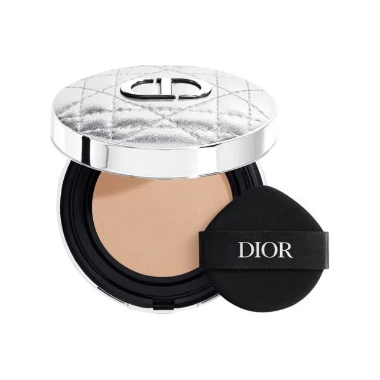 DIOR Винтажная тональная основа с серебристой клеткой, увлажняющая, осветляющая, с естественным покрытием
DIOR Винтажная тональная основа с серебристой клеткой, увлажняющая, осветляющая, с естественным покрытием