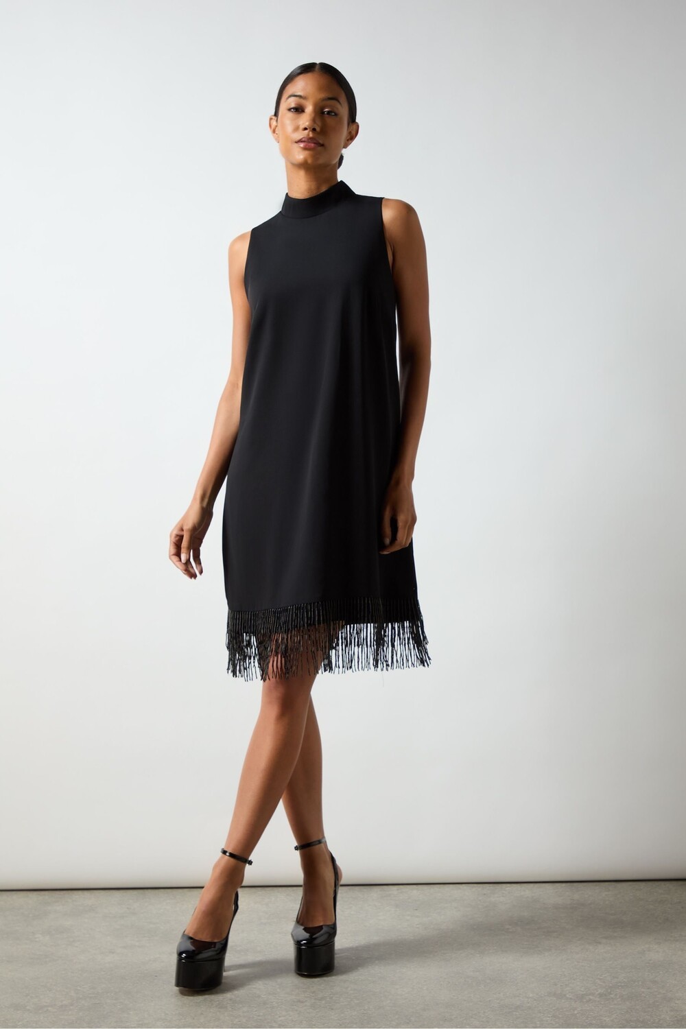 Платье халтер с отделкой бисером Ro&Zo, черный
Платье халтер с отделкой бисером Ro&Zo, черный