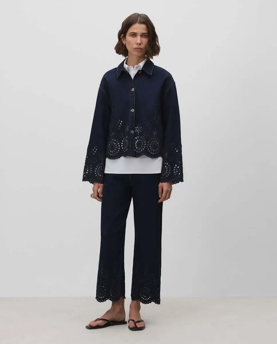 Женская джинсовая куртка с английской вышивкой Simorra, тёмно-синий
Женская джинсовая куртка с английской вышивкой Simorra, тёмно-синий