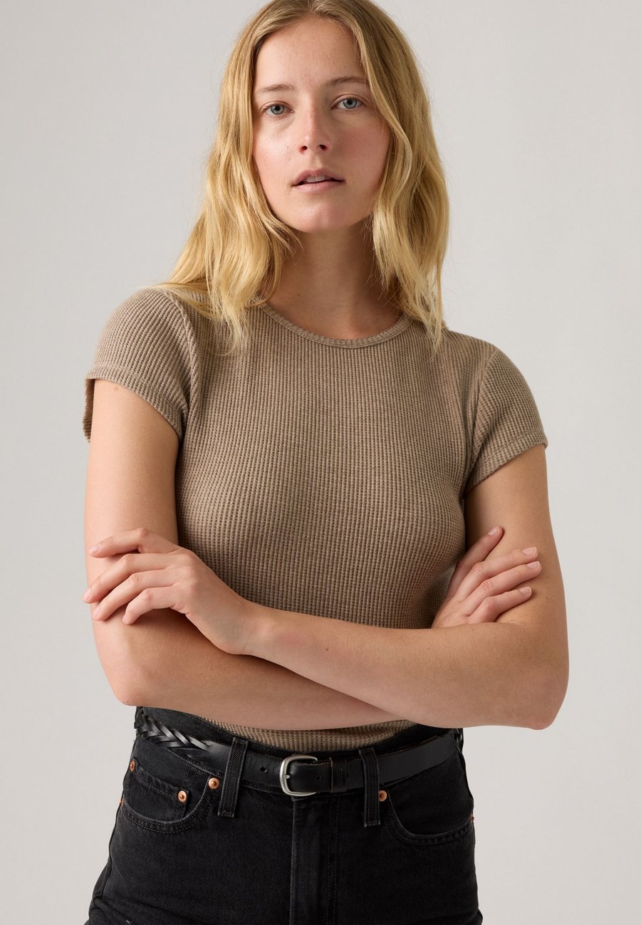 Футболка Levi's DRY GOODS, Beige
Футболка Levi's DRY GOODS, Beige