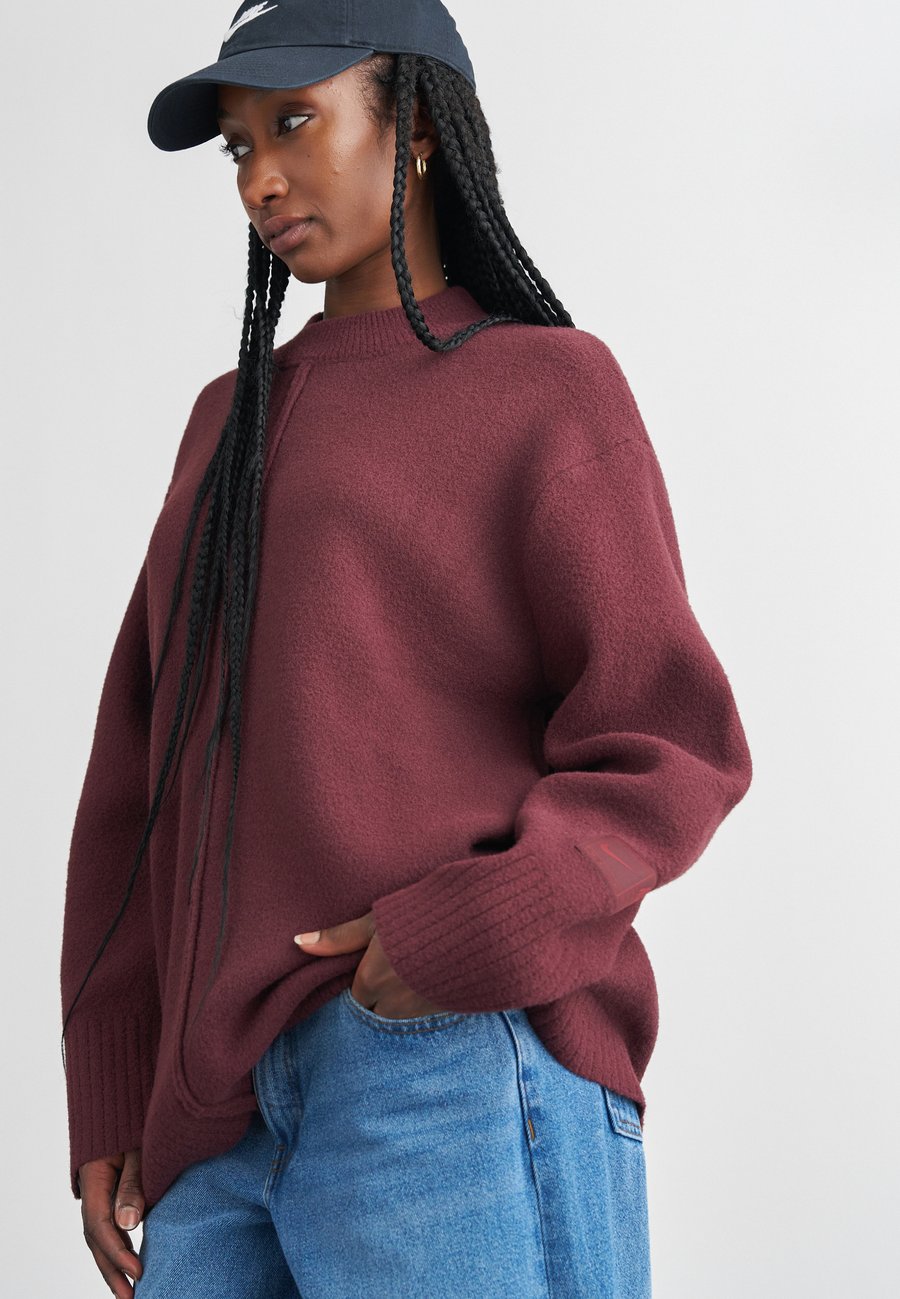 Джемпер Nike Sportswear CREW NECK SWEATER , Burgundy Crush/Dark Team Red/Bordeaux
Джемпер Nike Sportswear CREW NECK SWEATER , Burgundy Crush/Dark Team Red/Bordeaux
