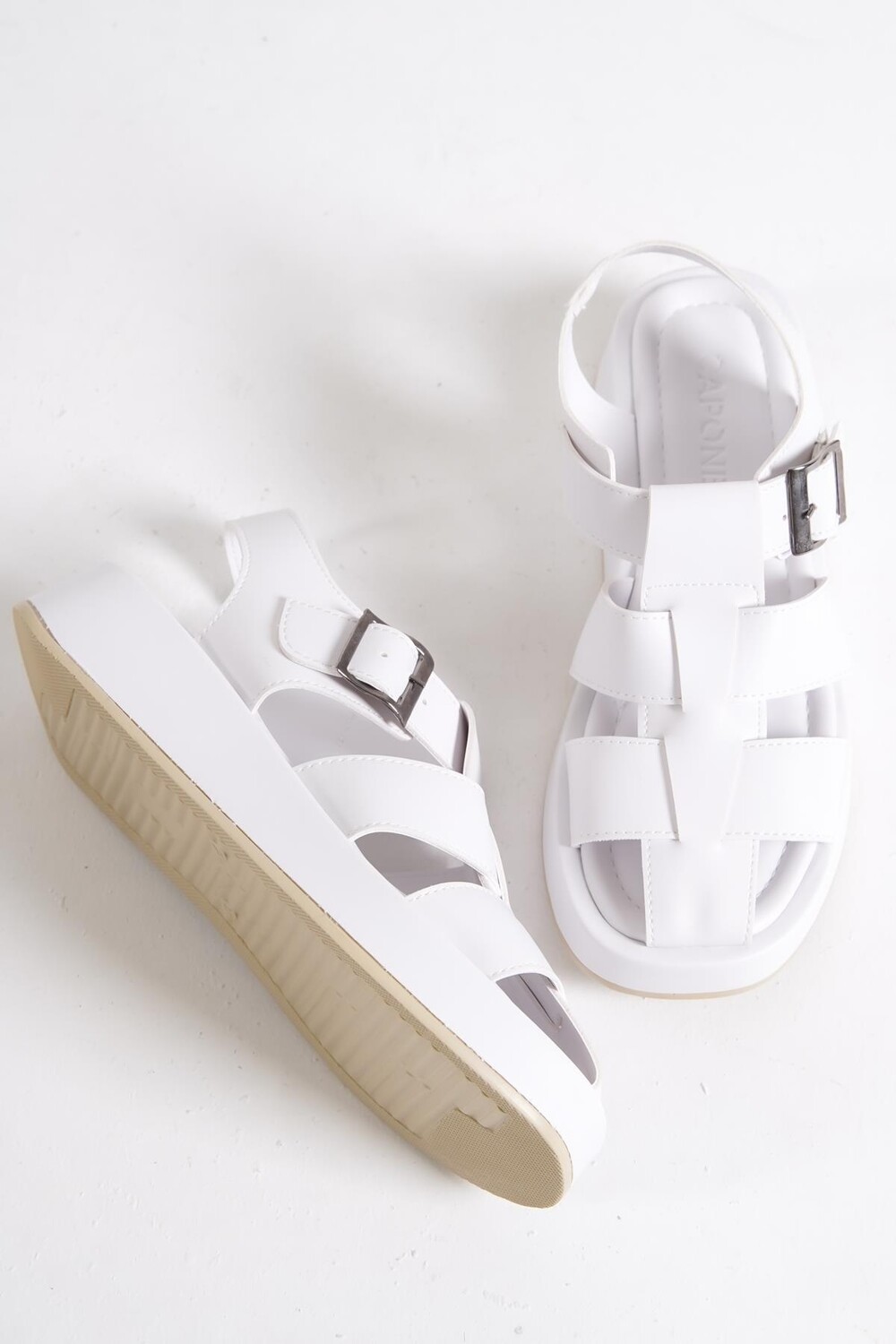 Белые женские босоножки на платформе Capone Gladiator на танкетке с ремешками Capone Outfitters, белый
Белые женские босоножки на платформе Capone Gladiator на танкетке с ремешками Capone Outfitters, белый