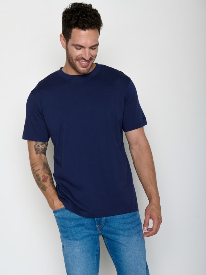 Базовая футболка темно-синего цвета GreenBomb
Базовая футболка темно-синего цвета GreenBomb