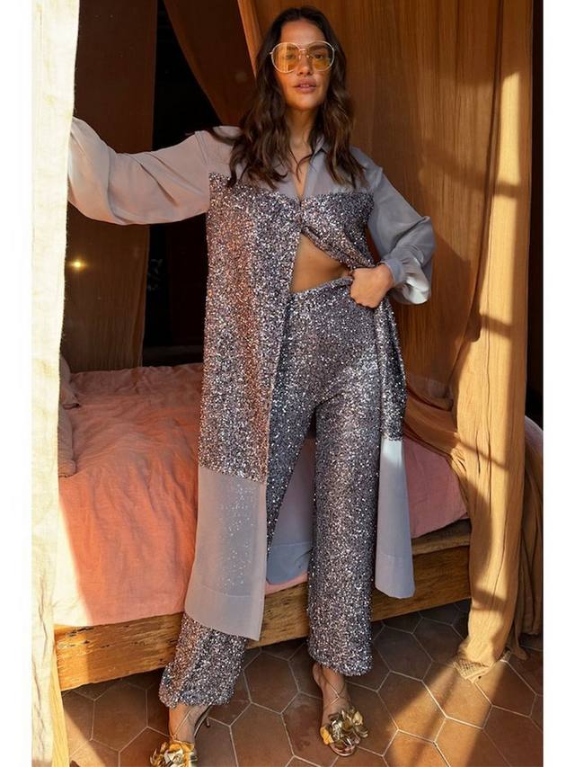 Платье-рубашка с блестками Never Fully Dressed, серый
Платье-рубашка с блестками Never Fully Dressed, серый