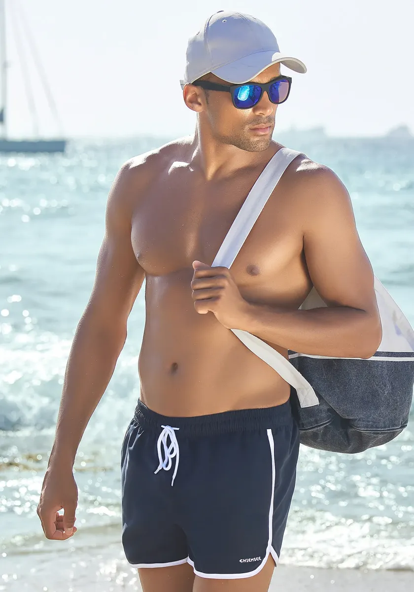 Купальные шорты Chiemsee с контрастной окантовкой, цвет морской волны
Купальные шорты Chiemsee с контрастной окантовкой, цвет морской волны