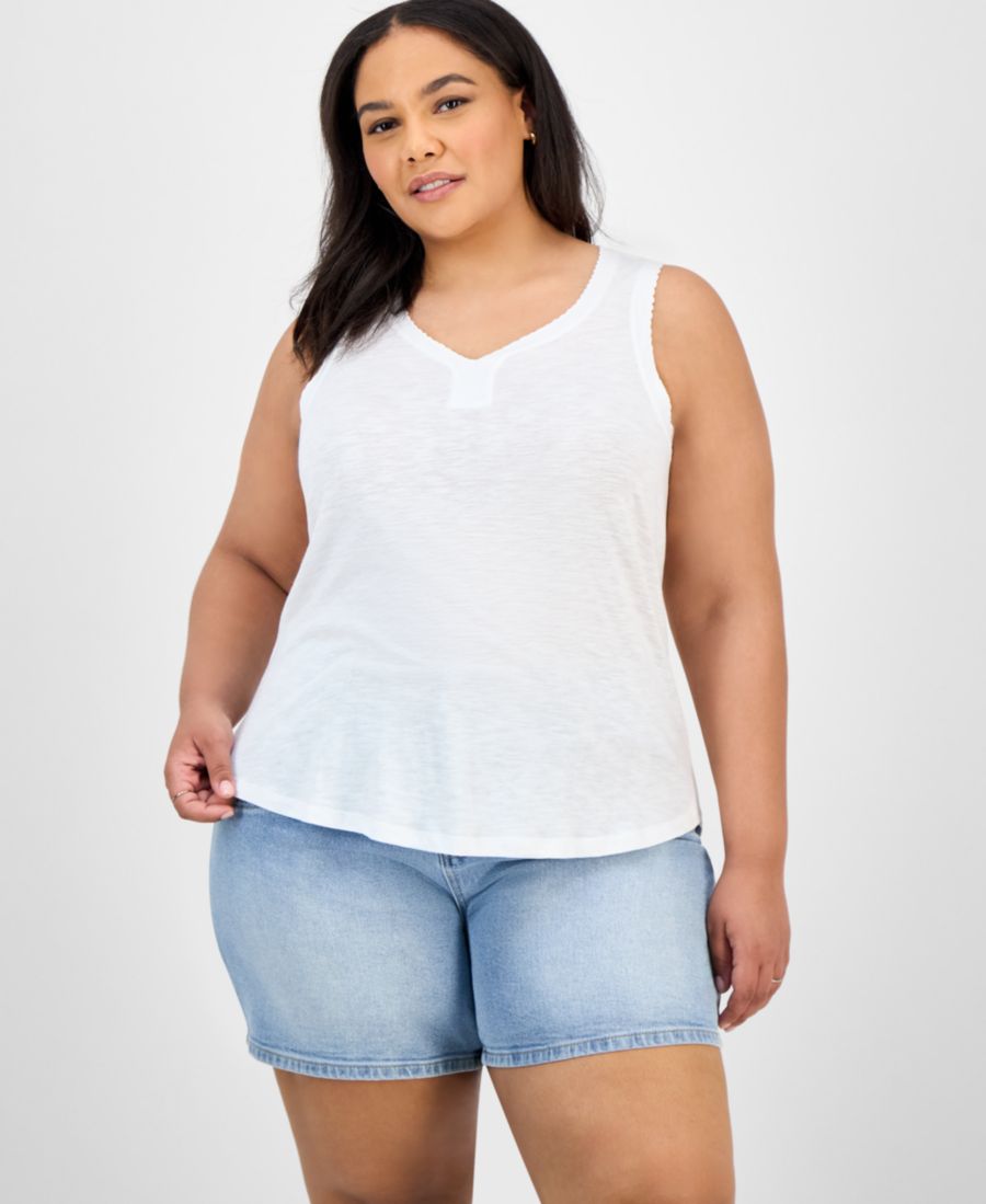 Модная майка с V-образным вырезом больших размеров Democracy, Off White
Модная майка с V-образным вырезом больших размеров Democracy, Off White