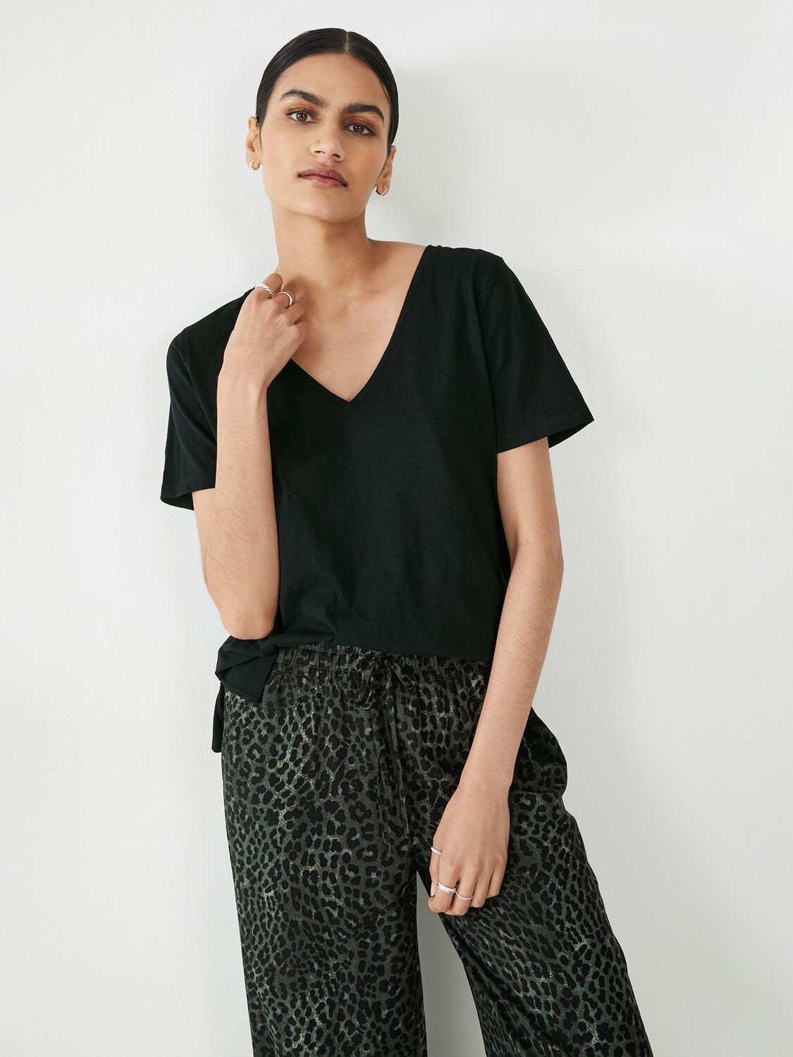 hush Kali Хлопковая футболка с V-образным вырезом, черная, Черный, hush Kali Хлопковая футболка с V-образным вырезом, черная
hush Kali Хлопковая футболка с V-образным вырезом, черная, Черный, hush Kali Хлопковая футболка с V-образным вырезом, черная