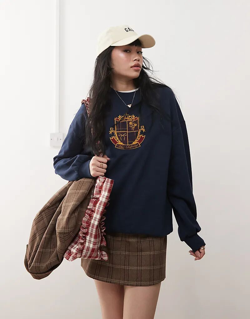 Университетская толстовка темно-синего цвета Miss Selfridge
Университетская толстовка темно-синего цвета Miss Selfridge