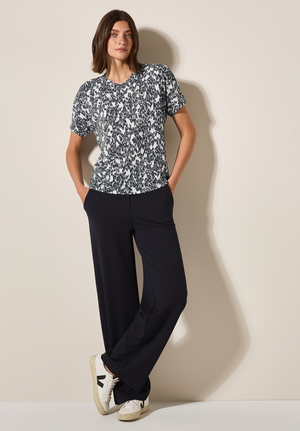 Футболка с принтом AUSBRENNER Cecil, кремовый
Футболка с принтом AUSBRENNER Cecil, кремовый