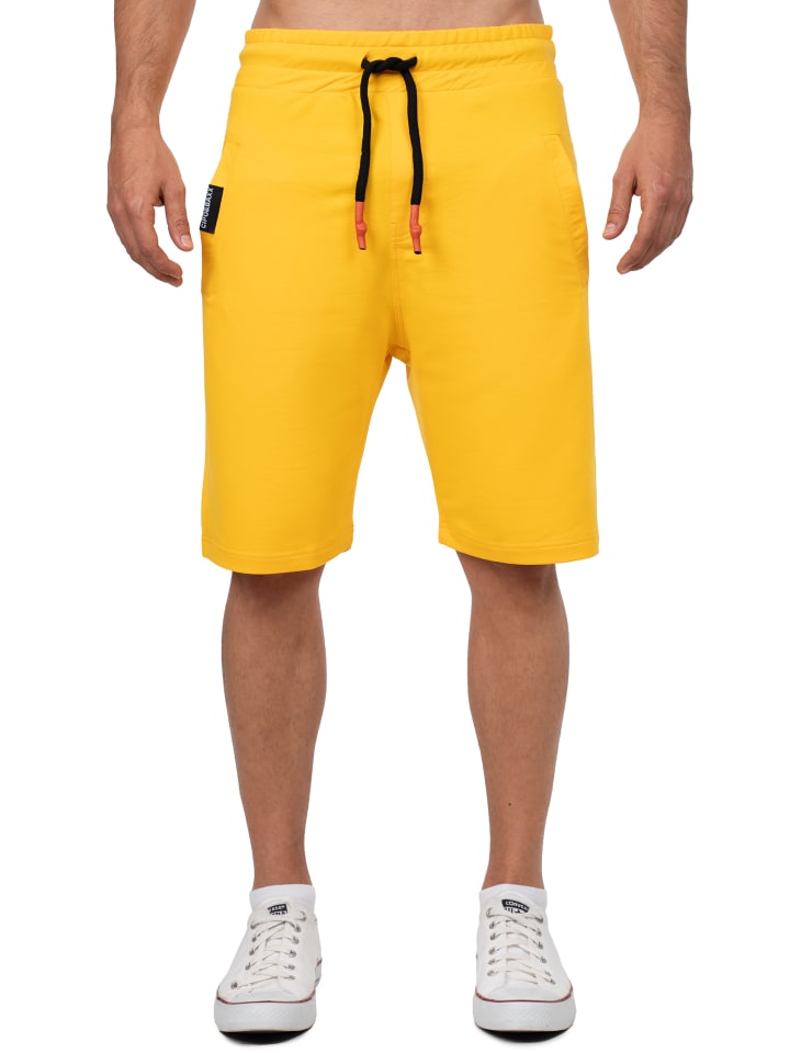 Шорты желтого цвета Cipo & Baxx
Шорты желтого цвета Cipo & Baxx