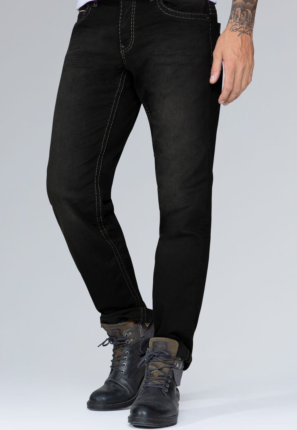 Прямые джинсы Camp David, цвет black denim
Прямые джинсы Camp David, цвет black denim