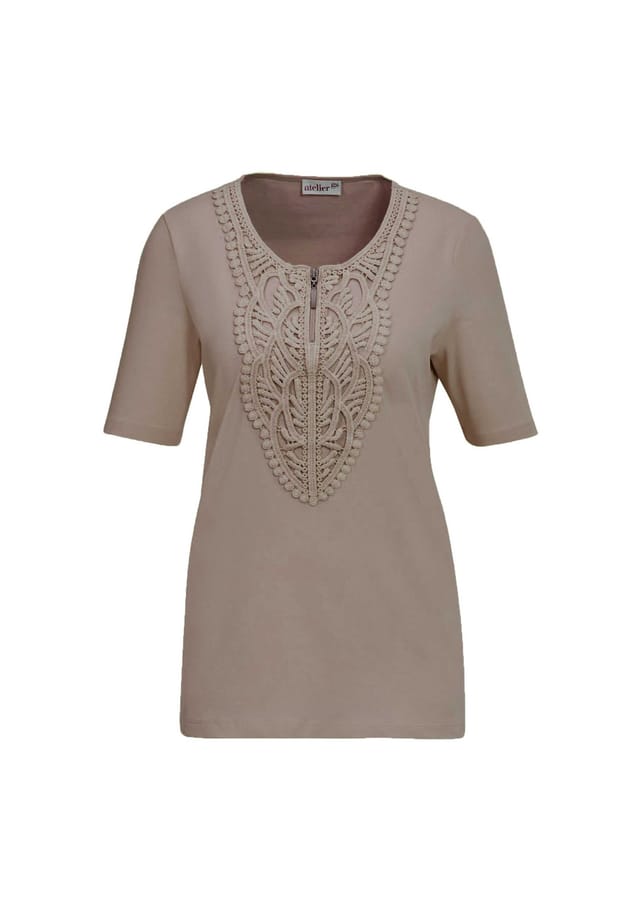 Короткий размер: рубашка с круглым вырезом и кружевом крючком Goldner, цвет mocca 
Короткий размер: рубашка с круглым вырезом и кружевом крючком Goldner, цвет mocca