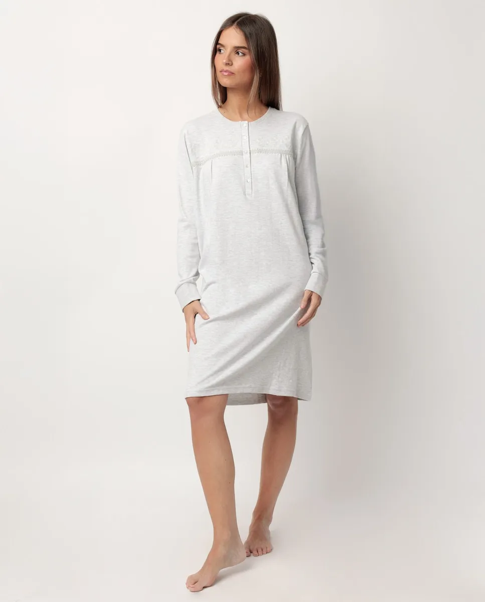Длинная женская ночная рубашка из вязкой вискозы серого цвета Admas
Длинная женская ночная рубашка из вязкой вискозы серого цвета Admas