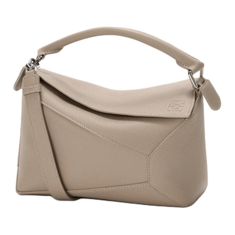 Сумка-пазл Small из мягкой зернистой телячьей кожи для женщин, цвет Clay LOEWE, basic set (bag+dust bag)
Сумка-пазл Small из мягкой зернистой телячьей кожи для женщин, цвет Clay LOEWE, basic set (bag+dust bag)