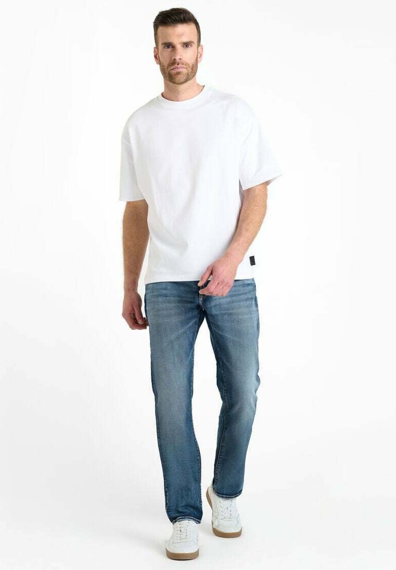 Джинсы прямого кроя REGULAR JOGG LONGUEUR Le Temps Des Cerises, синий
Джинсы прямого кроя REGULAR JOGG LONGUEUR Le Temps Des Cerises, синий