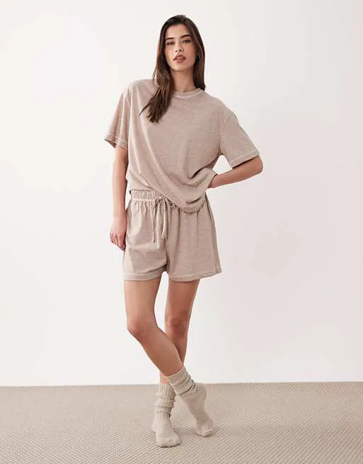 Коричневый меланжевый комплект из объемной футболки и короткой пижамы ASOS DESIGN
Коричневый меланжевый комплект из объемной футболки и короткой пижамы ASOS DESIGN