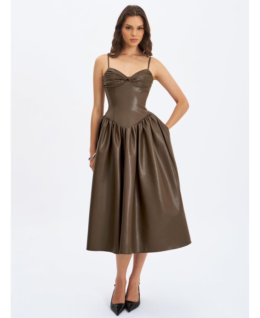 Женское длинное платье Parisia цвета какао из искусственной кожи с заниженной талией Miss Circle, Cocoa
Женское длинное платье Parisia цвета какао из искусственной кожи с заниженной талией Miss Circle, Cocoa