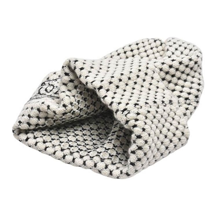 Шерстяная шапка-бини женская белая CHANEL
Шерстяная шапка-бини женская белая CHANEL