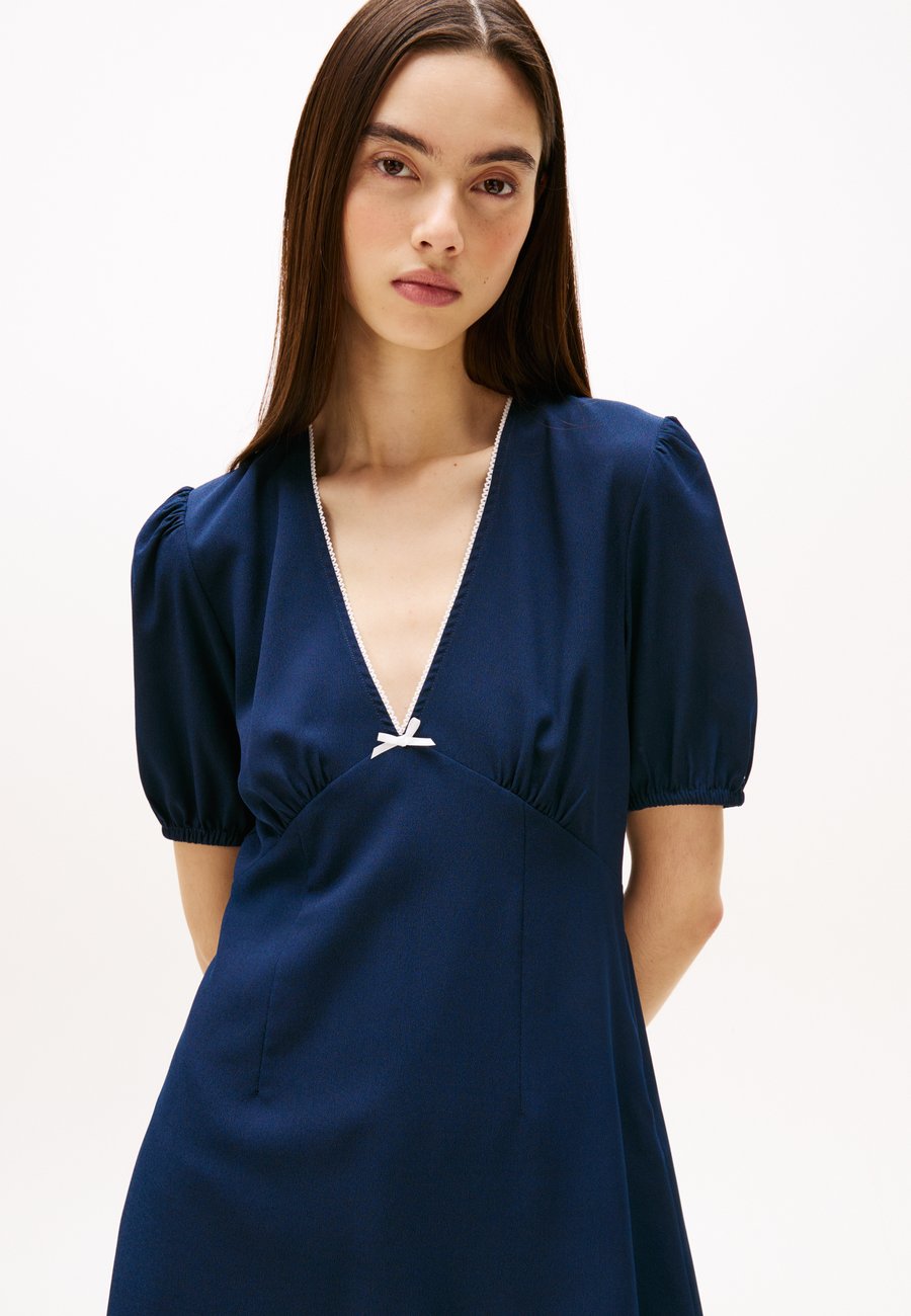 Платье Tommy Jeans Day dress, Dark Night Navy/Dark Blue
Платье Tommy Jeans Day dress, Dark Night Navy/Dark Blue