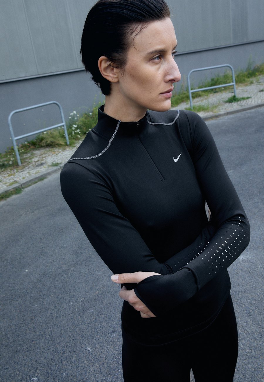 Топ Nike Performance TOP, Black
Топ Nike Performance TOP, Black